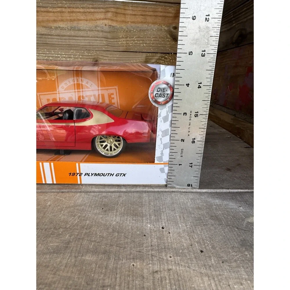 1972 PLYMOUTH GTX RED W/GOLD GRAPHICS 1/24 DIECAST MODEL CAR BY JADA‎ 34206